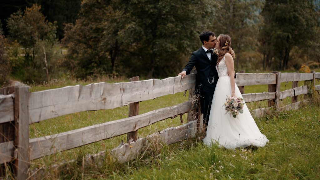 hochzeit südtirol kuss